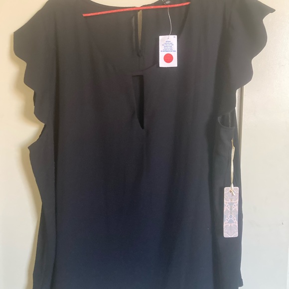 iris Tops - NWT IRIS TOP